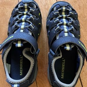 Merrell boys sandals size 13